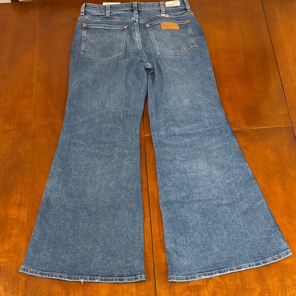 Wrangler High Rise Wanderer Flare Jean. NWT 28/30 - Picture 11 of 15